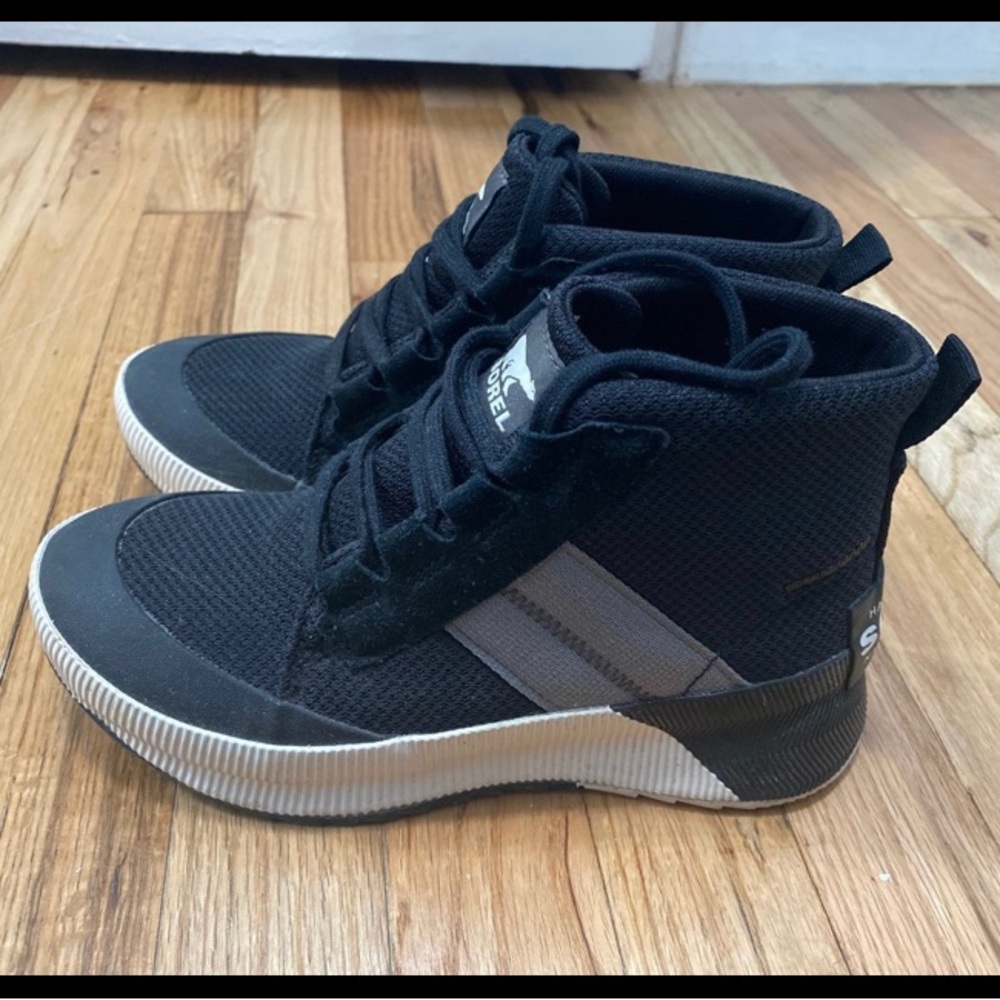 Sorel out n about waterproof sneakers 5.5